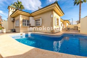 Chalet con piscina en Albir photo 0