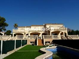 Chalet adosado de 3 plantas con piscina privada y garaje en La Nucía photo 0