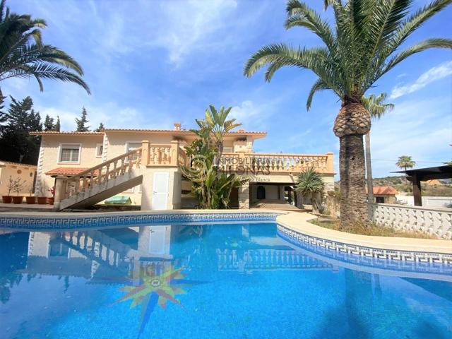 Bonita casa independiente con piscina privada y gran parcela en La Nucia photo 0
