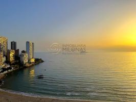 Apartamento en primera línea de mar con maravillosas vistas al mar con garaje privado photo 0