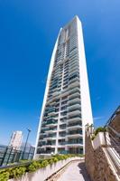 Lujoso apartamento con gran terraza acristalada con vistas al mar y montaña en Benidorm photo 0