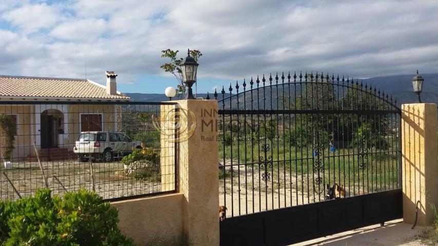 Finca rustica de 14.000 m2 con casa acogedora de 90 m2 en Relleu photo 0