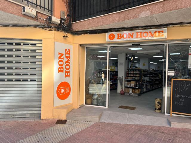 ¡Oportunidad única en Benidorm! Local comercial en esquina reformado y listo para ti photo 0