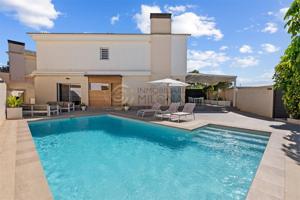 Villa moderna con piscina, elegancia y comodidad en cada rincón photo 0