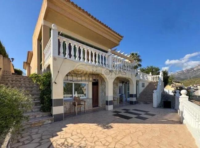 ¡La casa perfecta para tu familia en La Nucia! photo 0