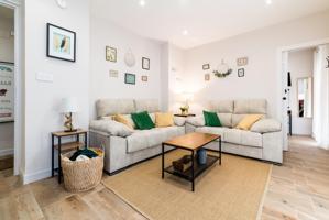 Vivienda reformada con licencia turística en Plaza Fortuny photo 0