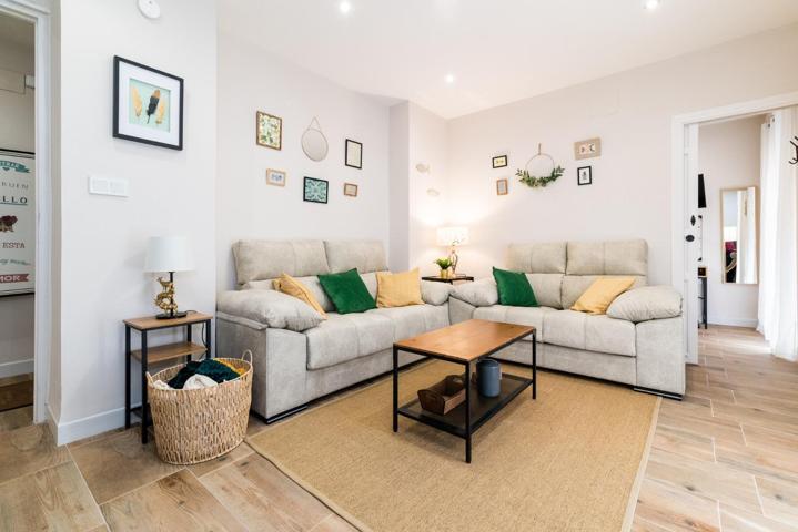 Vivienda reformada con licencia turística en Plaza Fortuny photo 0