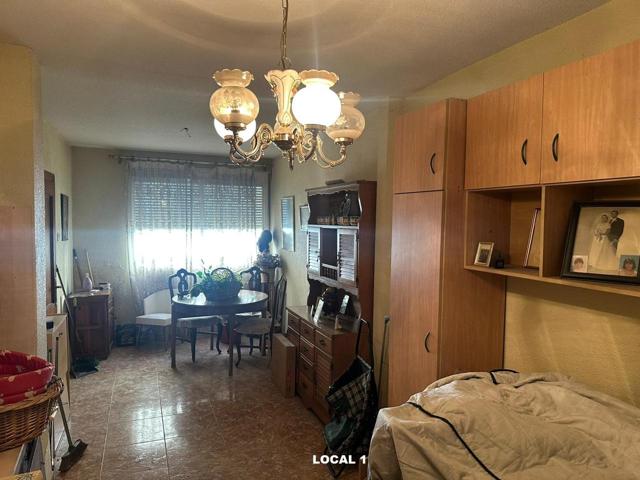 Local en venta en Madrid de 86 m2 photo 0