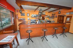 Se alquila bar cafetería en pleno centro de Ponteareas, actualmente en pleno funcionamiento. photo 0