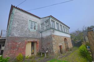 CASA DE PIEDRA ESTILO RUSTICO PARA REFORMAR SOBRE AMPLIA PARCELA CERCA DEL CENTRO EN O ROSAL photo 0