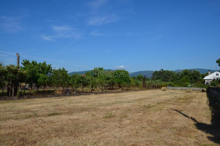 Se venden 2 parcelas llanas y urbanas en Currás, Tomiño. photo 0