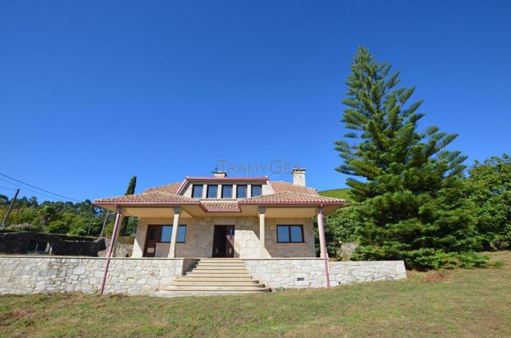 Chalet de estilo rústico, sin estrenar, sobre amplia parcela de 2.800 m², con interior pendiente de acabados en TOMIÑO photo 0