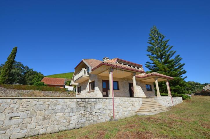 Chalet de estilo rústico, sin estrenar, sobre amplia parcela de 2.800 m², con interior pendiente de acabados en TOMIÑO photo 0