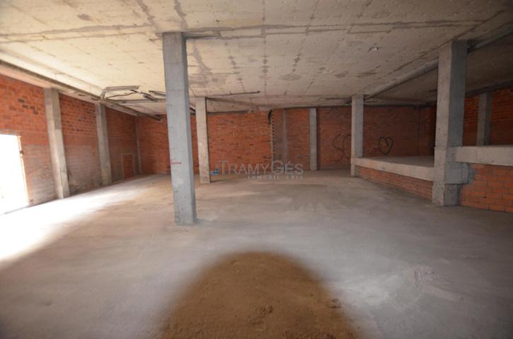 SE VENDE LOCAL COMERCIAL EN BRUTO - CÉNTRICO Y CON GRANDES POSIBILIDADES photo 0