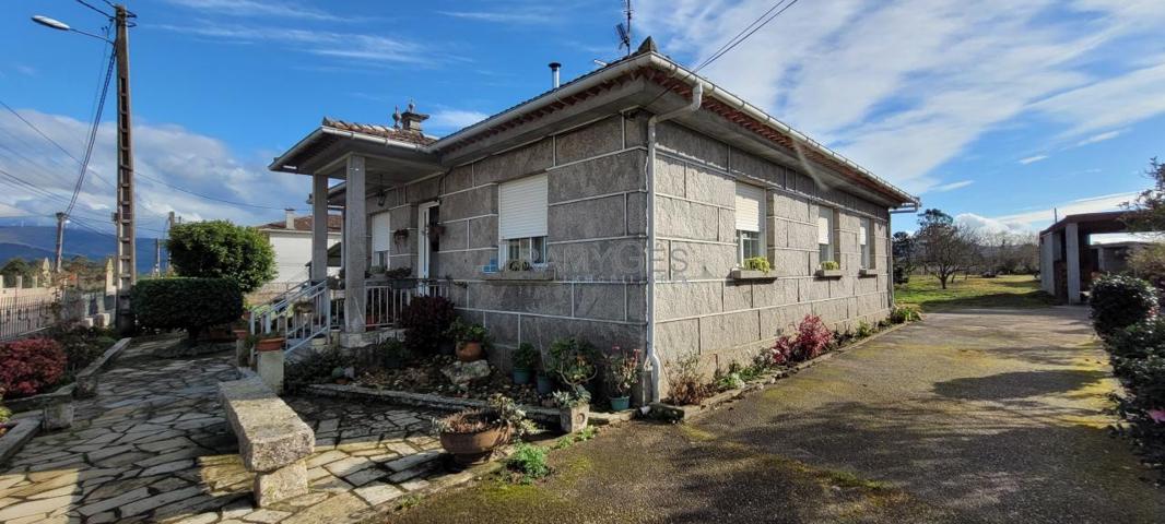 CASA DE PIEDRA EN PLANTA BAJA SOBRE AMPLIA PARCELA PRÓXIMA A TUI photo 0