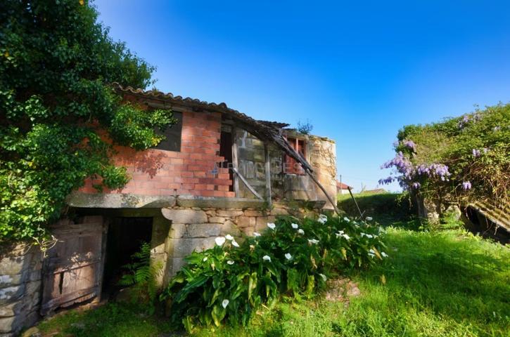 Casa pareada para rehabilitar con gran terreno en entorno rural, próximo a Tui photo 0