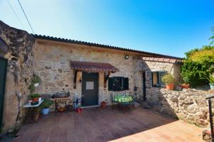Casa rústica de piedra con piscina y vistas despejadas en Tomiño photo 0