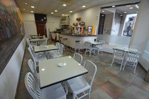 ¡Oportunidad de Negocio! Venta, alquiler o traspaso de local totalmente equipado en el centro de Tui photo 0