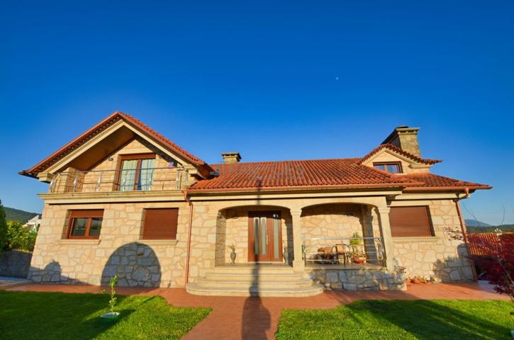 ¡ESPECTACULAR CHALET DE PIEDRA EN VENTA EN O ROSAL PRÓXIMO AL CENTRO! photo 0