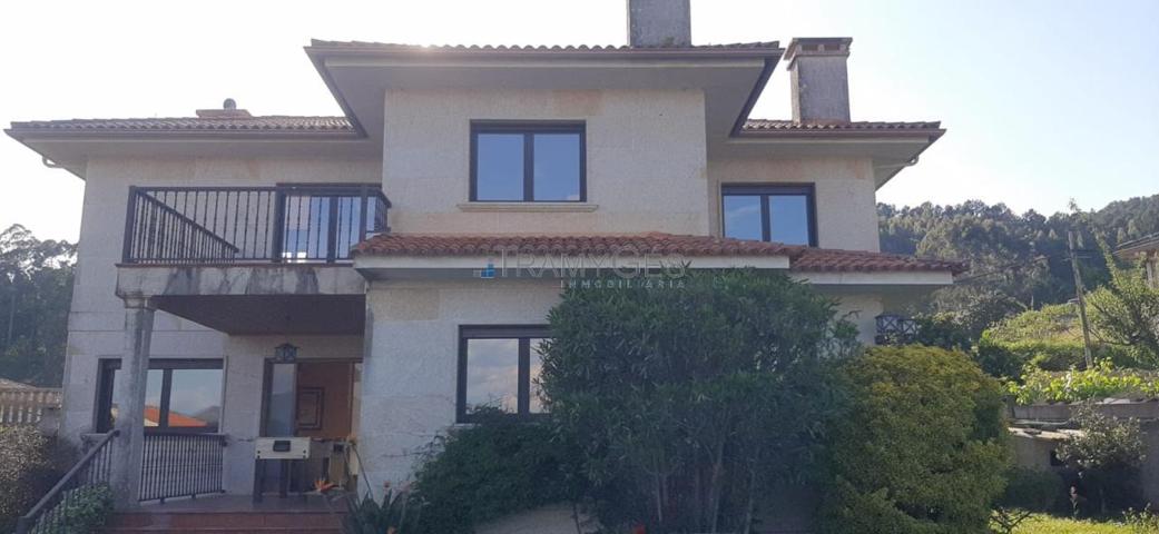 Chalet de piedra de 4 habitaciones, 3 baños, piscina y con vistas en Randufe, Tui photo 0