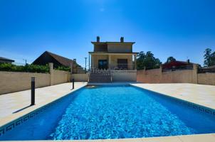 Chalet de piedra a estrenar con piscina en Tui photo 0