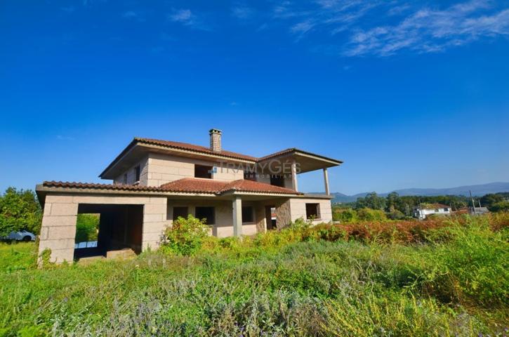 VENTA DE CHALET DE PIEDRA EN CONSTRUCCIÓN EN ÁREAS (TUI) photo 0