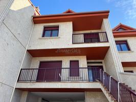 Se vende chalet adosado en Teis - Vigo Amplio, luminoso y con parcela photo 0