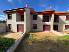 Se vende chalet adosado en Teis - Vigo Amplio, luminoso y con parcela photo 0