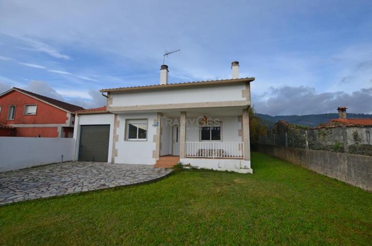OPORTUNIDAD EN VILAR - TOMIÑO, Chalet en venta en zona tranquila y soleada photo 0