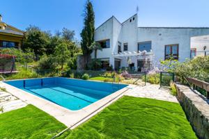 Casa En venta en Avenida Del Monte, Los Peñascales, Torrelodones photo 0