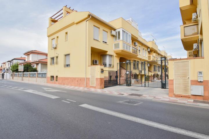 Armilla. Vivienda unifamiliar adosada. 3 dormitorios. 2 baños. 1 aseo. photo 0