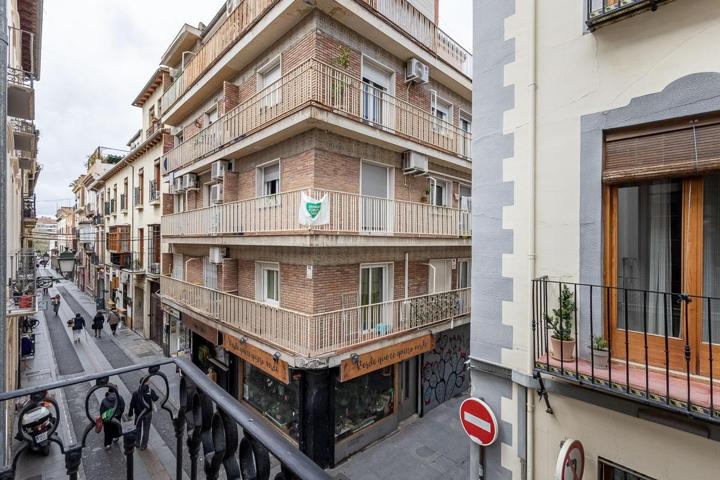 Exclusivo piso con reforma de diseño en el corazón de Granada photo 0