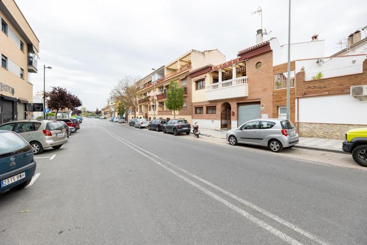 EXCLUSIVA CASA EN LA MEJOR AVENIDA DE MARACENA photo 0