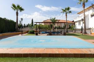 SE VENDE ESPECTACULAR CHALET EN MONTELUZ photo 0
