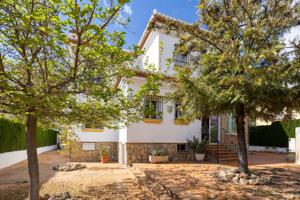 Chalet independient en urbanizacion Molino Alto Otura. photo 0