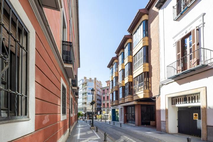 Estudio atico en pleno centro de Granada. photo 0