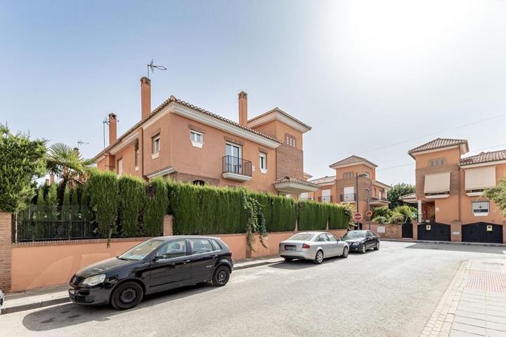 Exclusivo Chalet Pareado con Licencia Turística y Piscina Privada: Tu Paraíso Personal photo 0