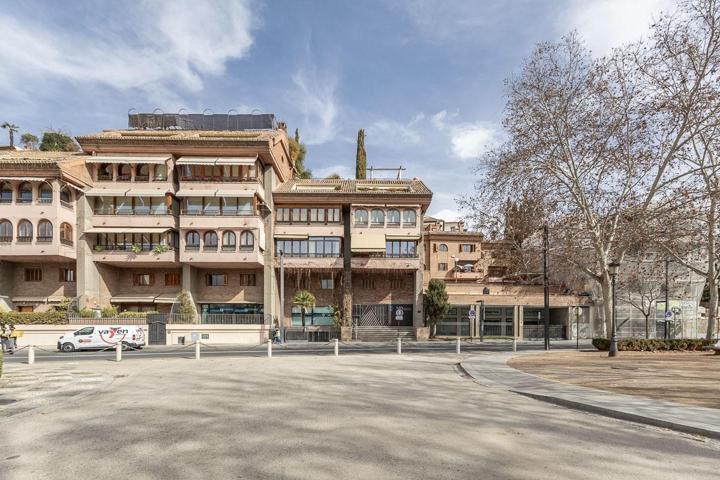 SENSACIONAL PISO EN UNA DE LAS ZONAS MAS EXCLUSIVAS Y COTIZADAS DE LA CIUDAD photo 0