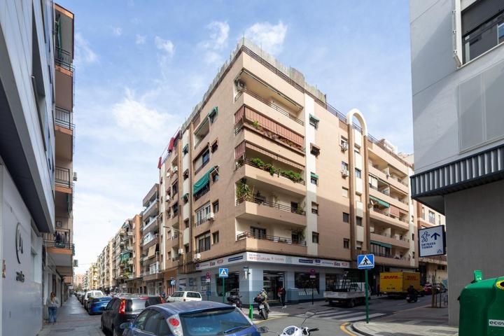 Piso en venta en calle Santa Clotilde, junto a Hipercor, con plaza de garaje photo 0