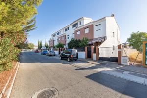 🏡 Casa adosada con piscina y pádel en Urb. Llanos de Silva photo 0