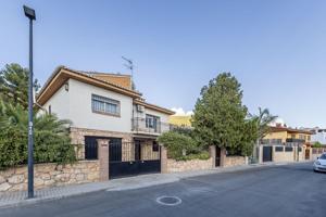 🏡 Chalet independiente con piscina en Urbanización El Puntal photo 0
