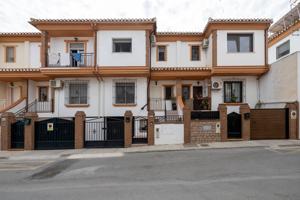 OPORTUNIDAD!! MARAVILLOSA CASA ADOSADA EN LAS GABIAS 3DORM, 2 BAÑOS, PATIO, GARAJE AMPLIO photo 0