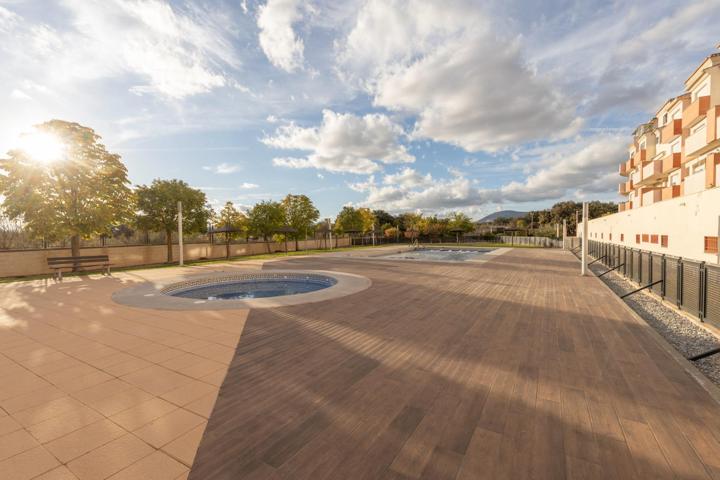 Piso en urbanización privada con piscina comunitaria, terraza, 2 plazas de garaje y trastero. photo 0