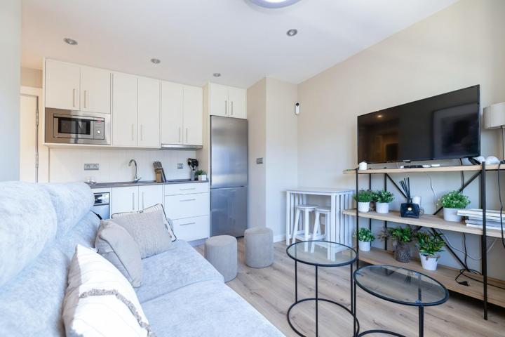 Moderno Apartamento en Alquiler en Granada - Zona Arabial photo 0