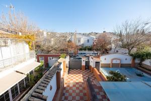 ¡¡¡ Maravillosa casa independiente con jardin y piscina en zona Alminares!!! photo 0