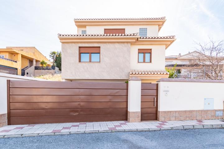 ¡Descubre el hogar de tus sueños en este espectacular chalet independiente! photo 0