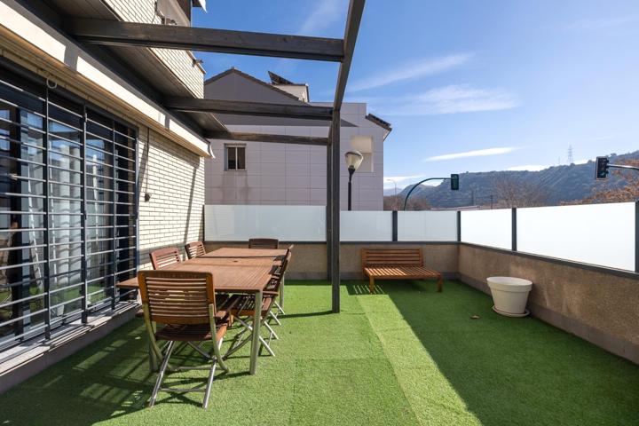 ¡¡¡PRECIOSO CASA CON TODO EL CONFORT Y LUJO QUE MERECES EN GRANADA!!! VEN A VISITARLO photo 0