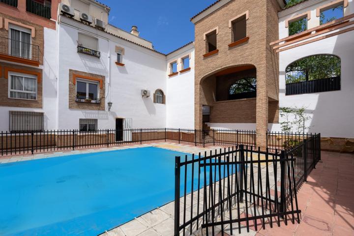¡MAGNÍFICA CASA ADOSADA EN RESIDENCIAL CON PISCINA – ZONA ESTACIÓN DE AUTOBUSES – FERIAL. GRANADA photo 0