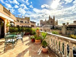 Ático con impresionantes vistas y dos terrazas en el centro de Palma photo 0