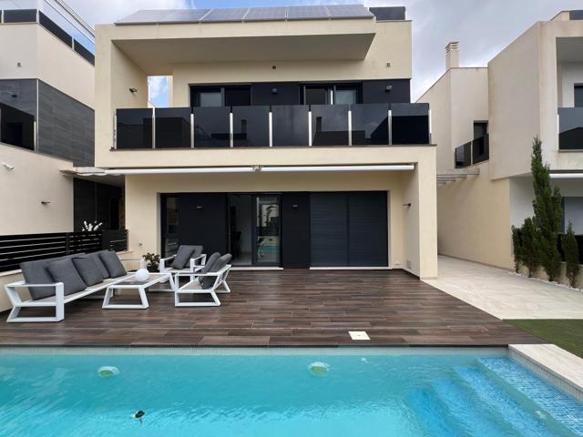 Villa en Lomas de Cabo Roig photo 0